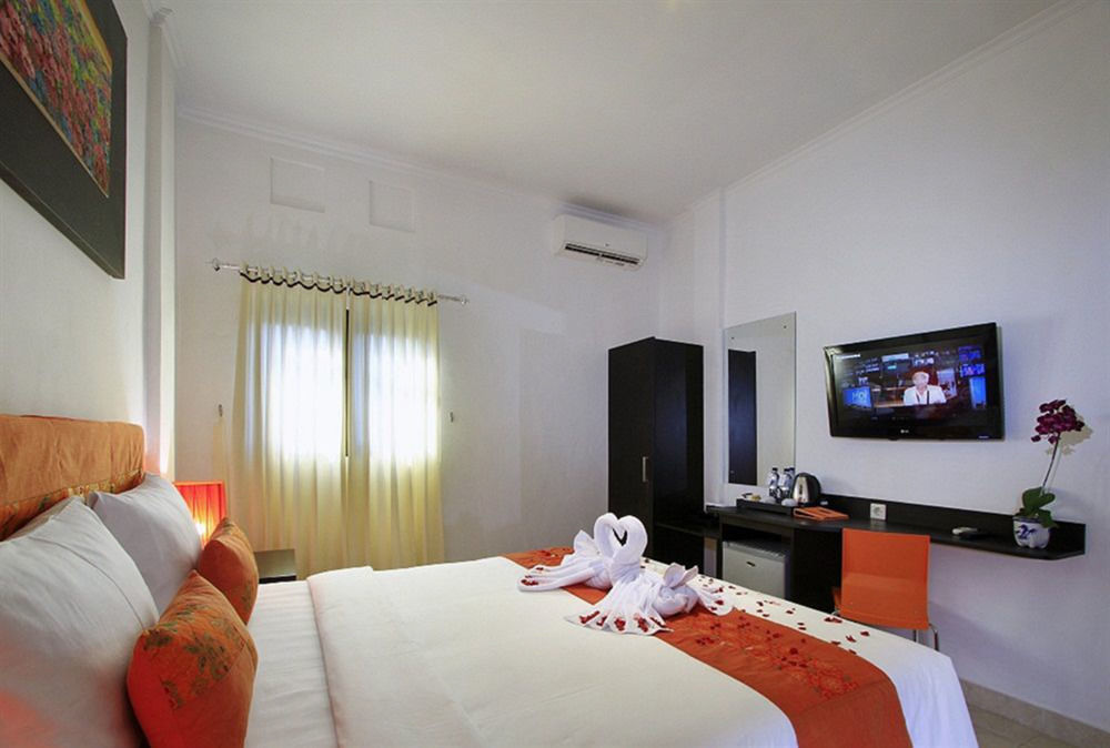 Kubu Anyar Hotel Kuta  Exterior photo