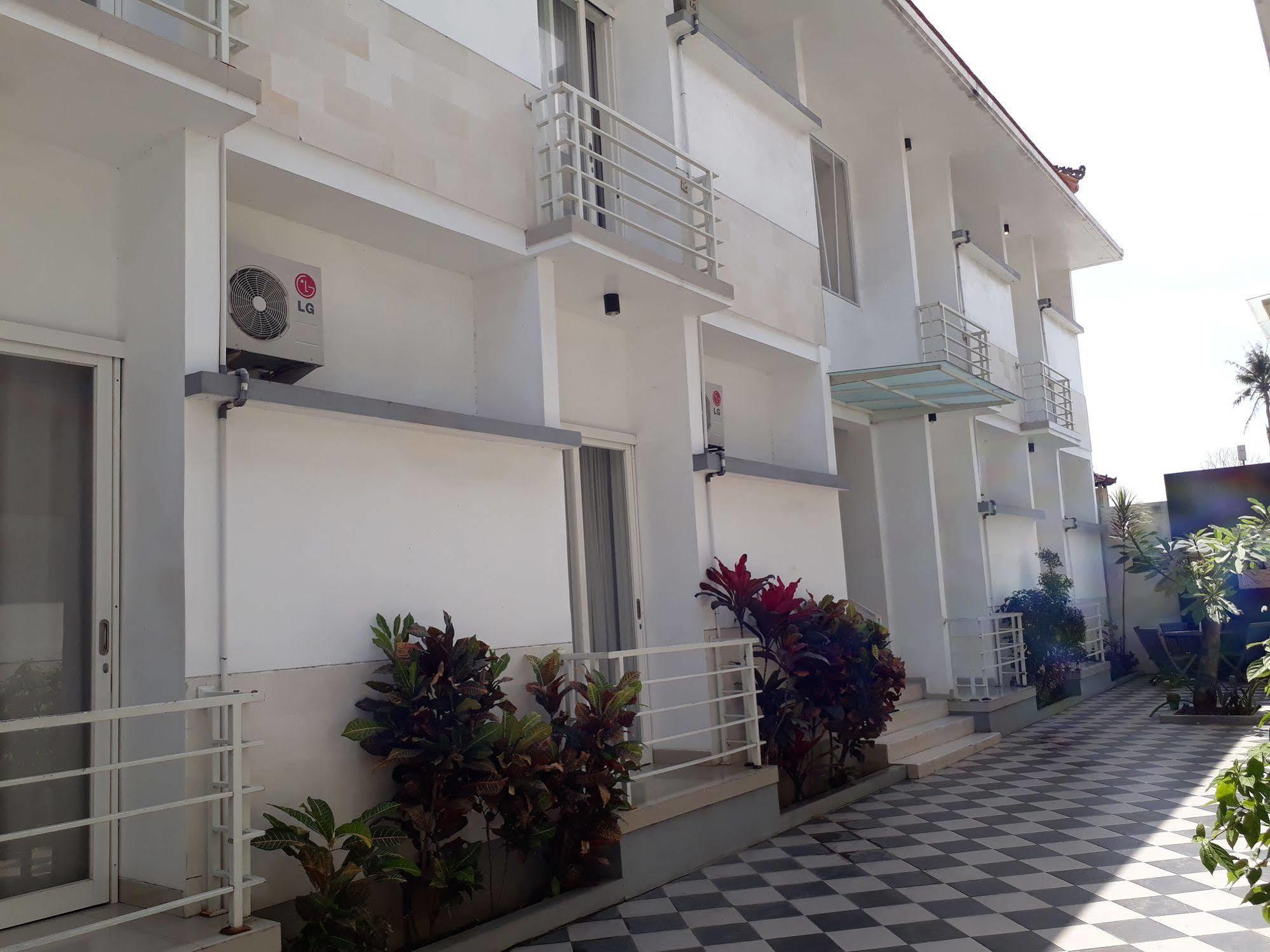 Kubu Anyar Hotel Kuta  Exterior photo