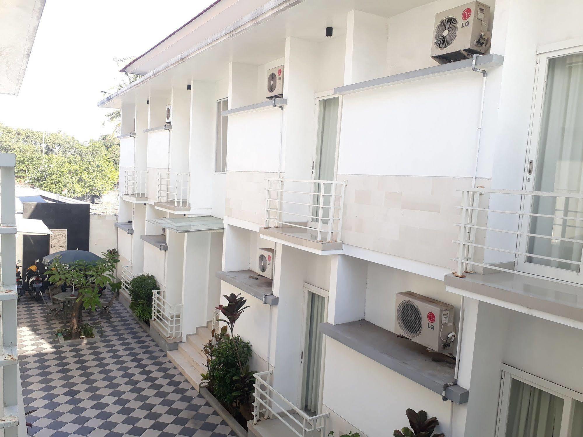 Kubu Anyar Hotel Kuta  Exterior photo