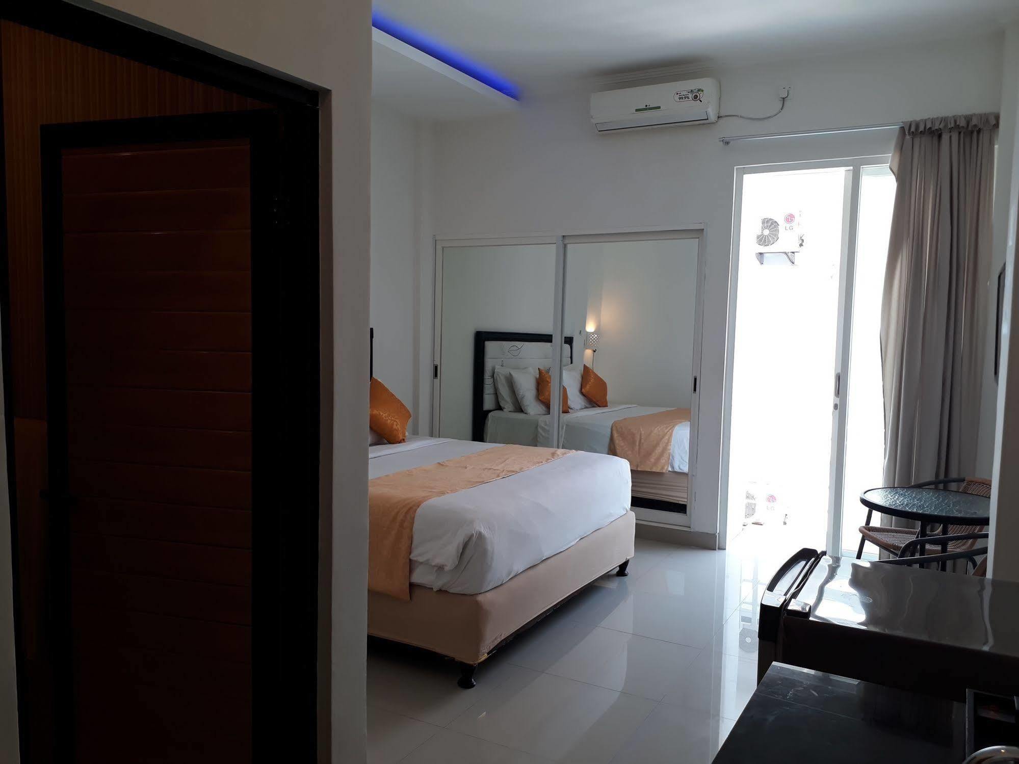 Kubu Anyar Hotel Kuta  Exterior photo