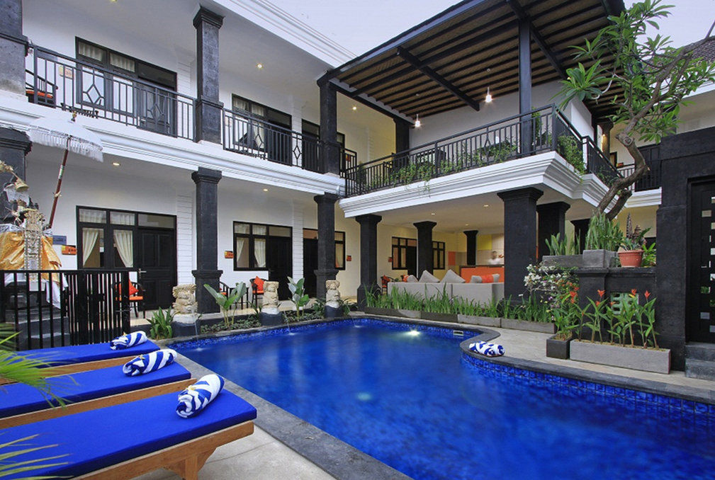 Kubu Anyar Hotel Kuta  Exterior photo
